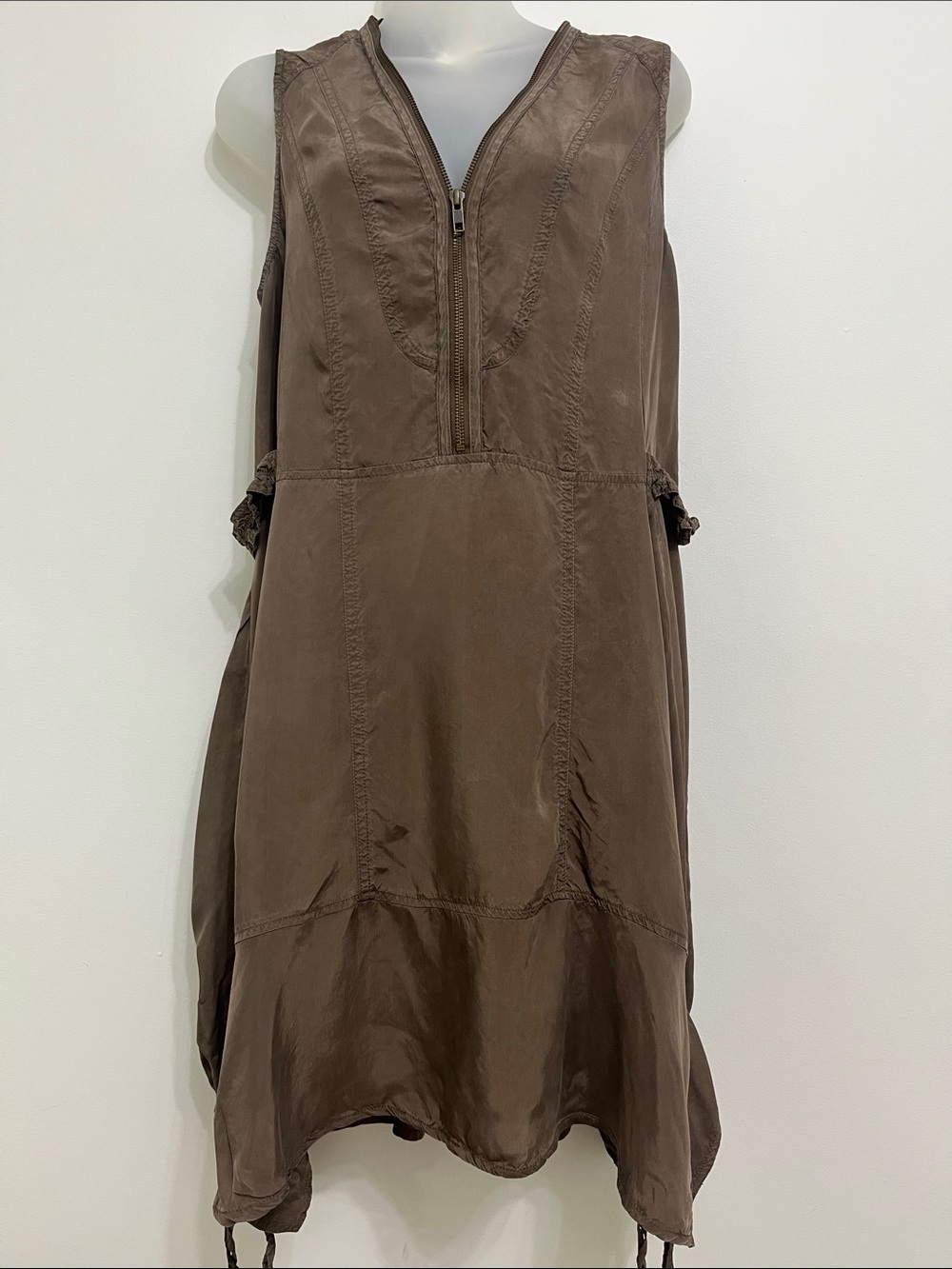 Sleeveless Brown V-Neck Zip Front Dress